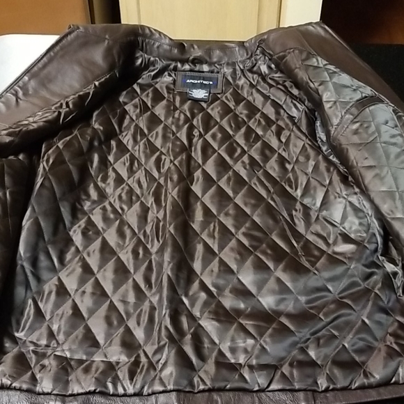 Men's Leather Jacket - Picture 6 of 8